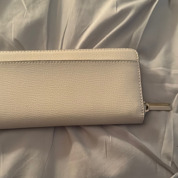 Kate Spade Cream Leather Wallet with Gold Zipper - Picture 6 of 7